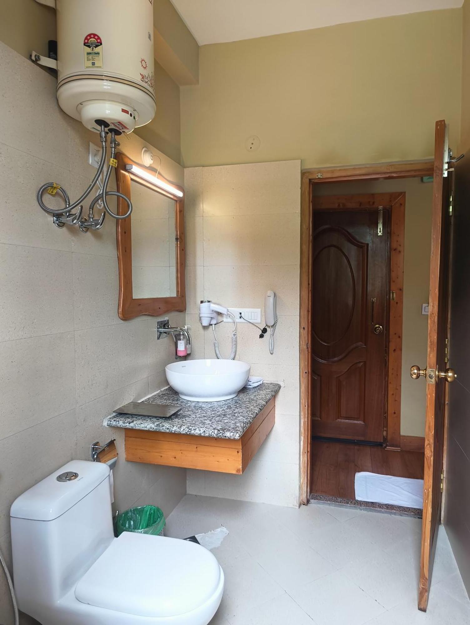 Regenta Inn By Riverside Manali Exterior foto